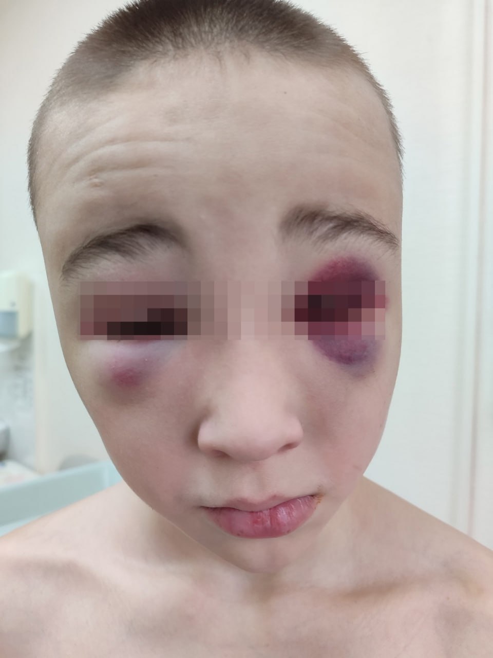 ЛДПР отправляет на выборы ветерана СВО, которого обвиняют в избиении детей  Кандидатом от ЛДПР в городской совет стал Данил Шарган, ветеран СВО, работает руководителем военно-спортивного центра «Альфа» и служил по контракту.  Шарган проходит обвиняемым по делу о том, что он часто бил палкой двух своих воспитанников — мальчиков 9 и 10 лет. По версии следствия, он наказывал детей таким образом за непослушание.  Несмотря на уголовное дело, Шарган продолжает активно участвовать в общественной жизни, получает награды от партии и выдвинул свою кандидатуру по округу № 37.  Он объясняет свои действия тренировками, а обвинения считает «либеральным кукареканьем».    friendnsk
