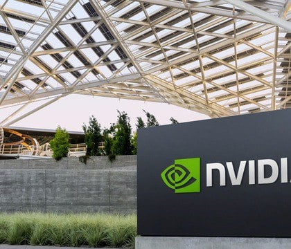 В NVIDIA назвали ошибкой запрет на поставки ИИ-чипов в Китай и другие страны  Нед Финкл, занимающий пост вице-президента по взаимодействию с государственными органами в NVIDIA, высказался на тему запрета поставок ИИ-чипов в Китае и другие страны. Ограничения, введенные властями Соединенных Штатов Америки, он назвал беспрецедентными и ошибочными. Соответствующе заявление опубликовано на официальном сайте NVIDIA.  Читать далее