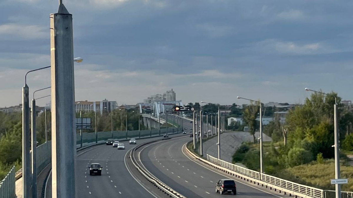 С 5 августа в Самаре ограничат движение из-за лыжероллерных гонок С 5 по 10 августа в Самаре пройдет Первенство области по лыжероллерным гонкам. Из-за этого на нескольких улицах введут временные ограничения движения и изменят маршруты общественного транспорта. ГТРК «Самара»