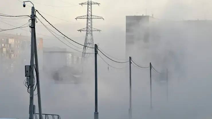 Сибирские регионы устанавливают новые пики энергопотребления в условиях аномальных морозов Так в энергосистеме Красноярского края 17 января уровень потребления достиг 7540 МВт что превысило прежний исторический максимум установленный 13 декабря 2023 года на 202 МВт 19 января в Республике Алтай был отмечен новый пиковый показатель потребления мощности в 150 МВт который на 5 МВт выше предыдущего рекорда от 31 декабря 2024 года Энергосистема Забайкальского края также показала рекордное значение 19 января 1583 МВт Это на 110 МВт больше максимального уровня зарегистрированного 18 февраля 2024 года Фото РИА Новости Илья Наймушин   Подписаться на sibnovosti ru предложить новость