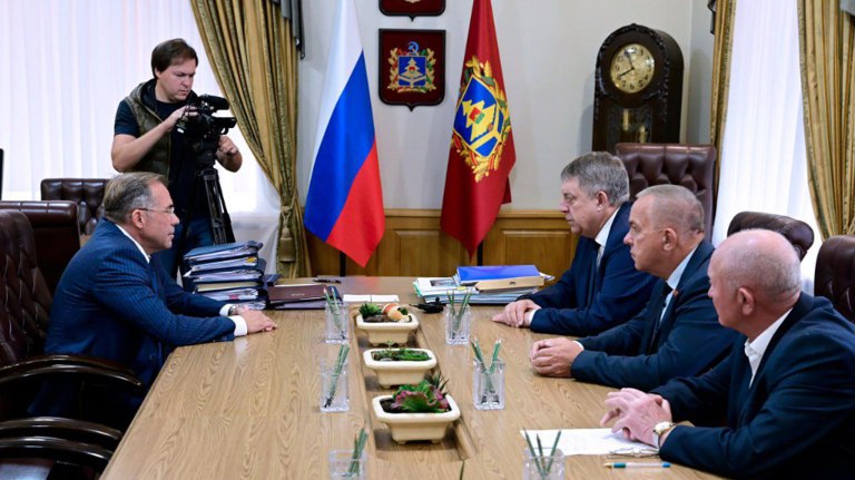Богомаз встретился с главой межрегионального управления Росприроднадзора guberniya tv obshhestvo 314117 В ходе встречи глава региона обсудил с Валерием Симкиным перспективы дальнейшего сотрудничества с управлением ƃℾ подписаться прислать новость