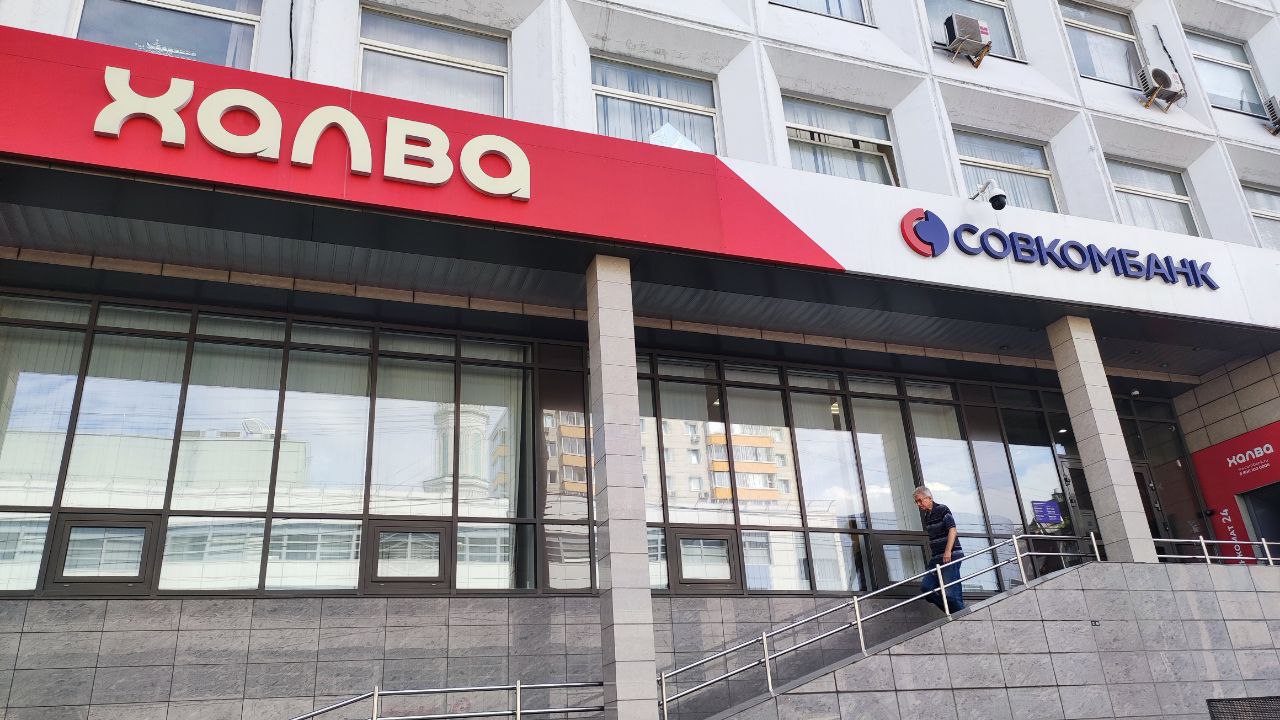 Совкомбанк понижает ставки по рыночной ипотеке С 24 февраля 2026 года банк улучшил условия по ипотечным программам для широкого круга клиентов Ставки снижены по нескольким направлениям Новые условия Квартира апартаменты дом с земельным участком 20 49 Коммерческая недвижимость машино место кладовые 20 99 Рефинансирование ипотеки 20 49 Важное условие Указанные ставки действуют при подключении акции Выгодная ипотека с Халвой скидка составляет 0 5 п п Новые условия распространяются на заявки поданные начиная с сегодняшнего дня Совкомбанк Ипотека СнижениеСтавок НовостиИпотеки Халва