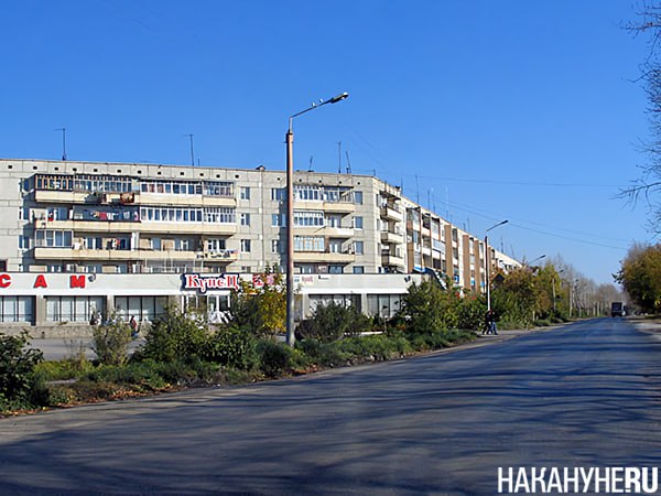 В России могут исчезнуть почти 130 малых городов Почти 130 малых городов могут в ближайшее время исчезнуть с карты России. За десять лет численность их населения сократилась на 314 тыс. и сейчас составляет 3,4 млн человек, таковы выводы исследования РАНХиГС. Население в городах сокращается, снижается занятость, предприятий малого и среднего бизнеса тоже становится все меньше. Наибольшее сокращение испытали северные угольные, металлургические и лесопромышленные города, а также периферийные города депрессивных регионов.