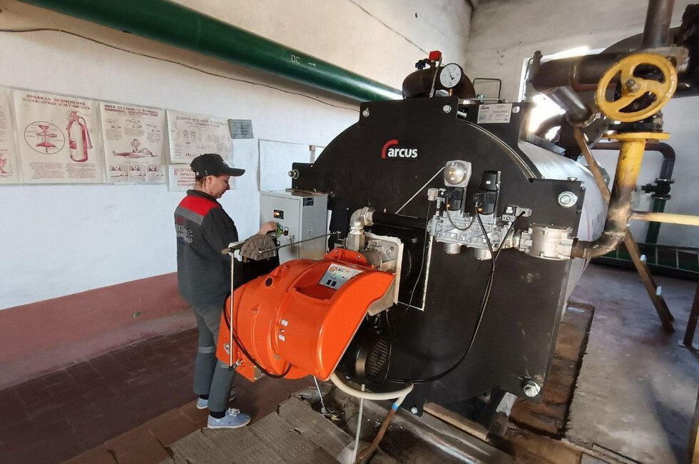 В Мариуполе приостановили работу семь котельных Шесть котельных остановлены из за порывов на теплотрассах Еще одна встала из за несанкционированного слива воды Мэр Антон Кольцов констатировал что несмотря на все меры незаконный отбор воды из системы отопления по прежнему производится Читать полностью Фото тг канал ГУП Донбасстеплоэнерго Подпишись на нас в MAX