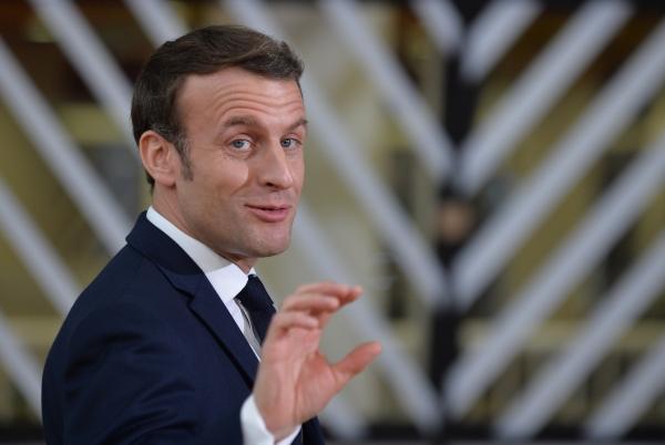 Эммануэль Макрон заявил о вероятном установлении мира на Украине к 2027 году При этом президент Франции уклонился от ответа на вопрос о том станет ли Париж продолжать поддерживать Киев после его ухода с поста который также будет в 2027 м На совместной пресс конференции с Владимиром Зеленским после подписания документа о военной помощи Киеву Макрон отметил что путь Украины в ЕС будет сложным и потребует проведения масштабных реформ в стране в вопросах верховенства закона и борьбы с коррупцией Я полностью доверяю Зеленскому и украинскому народу в том что они смогут выполнить эти условия Франция будет рядом чтобы помогать Украине подчеркнул президент республики Подписаться на Говорит Москва Telegram VK MAX