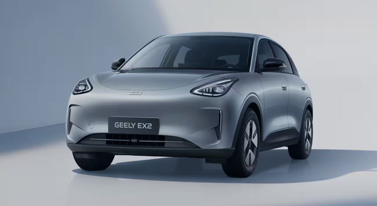 В Белоруссии начали принимать заказы на Geely EX2 за 1 2 миллиона российских рублей В России за эти деньги можно купить LADA Granta в версии Club Enjoy NewsEconomics