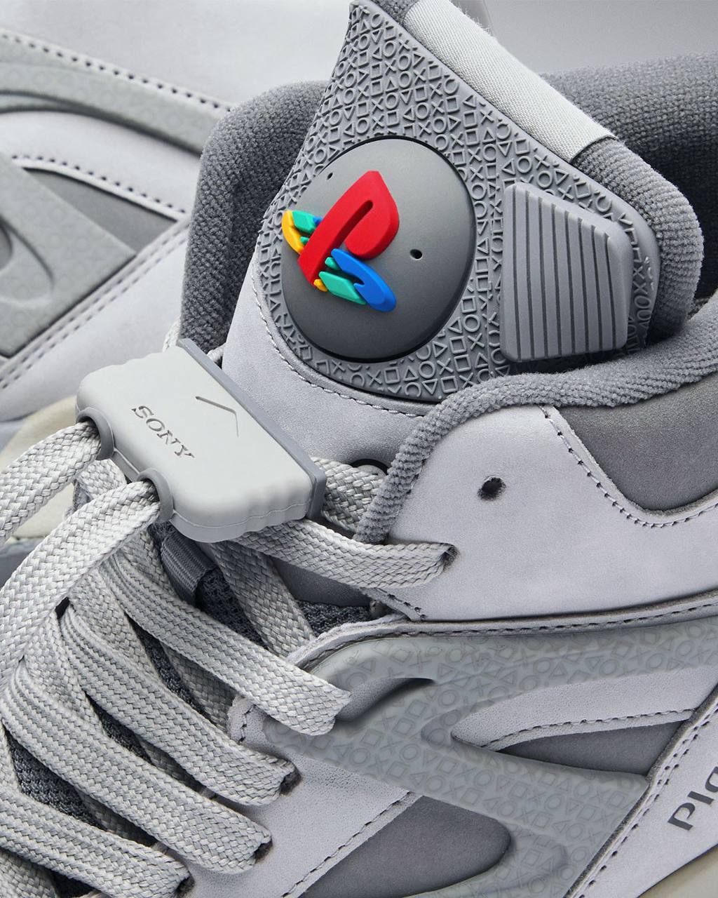 Вау PlayStation заколлабилась с Reebok и выкатила новые кроссы к 3  0   летию бренда Обувь получилась очень стильной с отсылками к самой первой консоли от PlayStation Всего выйдет три модели Pump Omni Zone II 18 1 тысячи рублей Instapump Fury 20 6 тысячи рублей Workout Plus 16 6 тысячи рублей Параллельный импорт не подведи Бэкдор