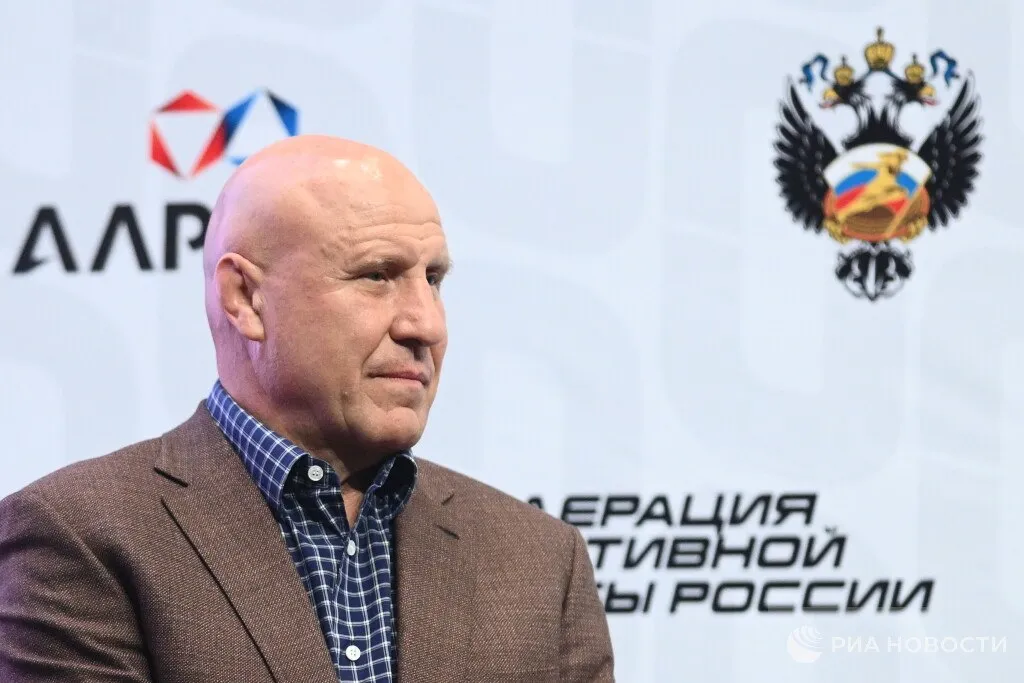 Справедливость восторжествовала Михаил Мамиашвили оценил решение UWW снять ограничения с россиян Конечно для нас это знаковое событие Но хочу отметить что нашим друзьям и партнерам сегодня понятна одна простая вещь ограничения были введены незаконно Поэтому справедливость восторжествовала сказал РИА Новости президент Федерации спортивной борьбы России Российские и белорусские борцы были отстранены с 2022 года после начала СВО Подписывайтесь на РИА Новости Спорт в Mакс