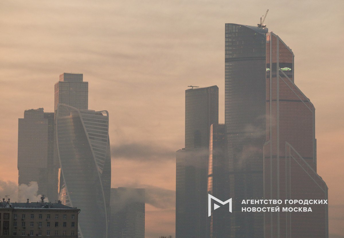 Туман с видимостью до 100 500 метров и изморозь ожидаются в Москве до 13 00 предупреждает МЧС Водителей призвали соблюдать осторожность за рулем Подпишись на Агентство Москва