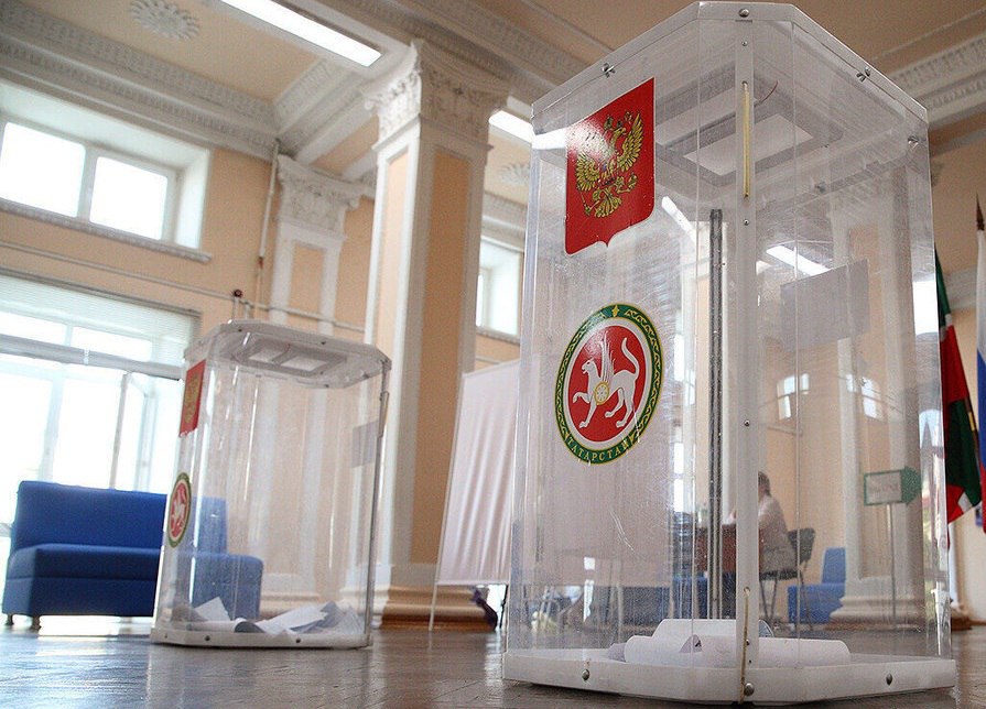 Татарстан стал единственным субъектом, где выборы главы региона будут проходить в течение одного дня. Всего в этом году выборы руководителей регионов состоятся в 20 субъектах РФ и в 19 из них за исключением Татарстана голосование будет длиться три дня. В этом году выборы Раиса Татарстана и депутатов представительных органов муниципальных образований пройдут 14 сентября в традиционном формате. В их организации задействуют 22 тысячи человек. По данным ЦИК России, для участия в выборах от 14 регионов выдвинуто уже 75 кандидатов в губернаторы. 11 из них будут участвовать в качестве самовыдвиженцев.