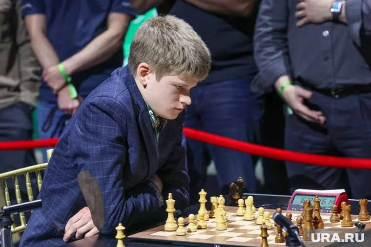 18-летний тагильчанин попал в список Forbes. Володар Мурзин — чемпион мира по шахматам. Его включили в шорт-лист «30 до 30». Туда попадают те, кто получил признание в профессиональном сообществе и стал известен на глобальном уровне. Подписаться прислать новость