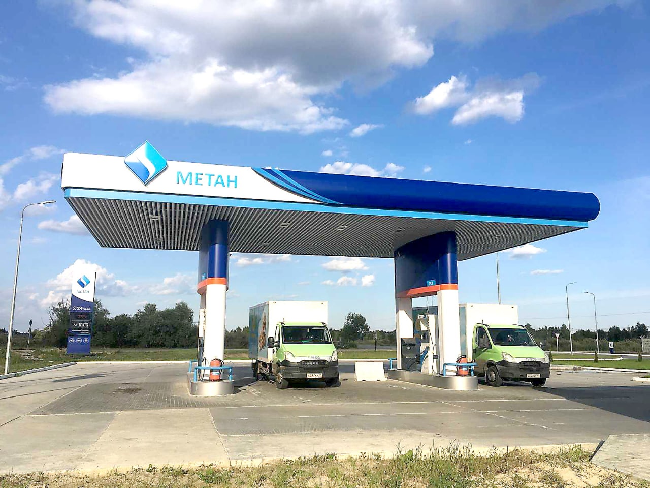  Газпром рассматривает земли вдоль трасс в Дагестане для установки газовых заправок Так, ООО «Газпром газонефтепродуктхолдинг» изъявил коммерческую привлекательность в отношении двух земельных участках, находящихся на территории Дербентского района в районе с. Мамедкала. Кроме того, компания вместе с властями региона уже определила приоритетные цели по 6 участкам, расположенным в Тарумовском, Новолакском и Карабудахкентском районах. На них, по данным пресс-службы Правительства региона, будут размещаться многотопливные автозаправочные комплексы. Сейчас компания прорабатывает создание единой бизнес-модели, а республиканские власти проработают выделение земель. Канал - Экономика Дагестана