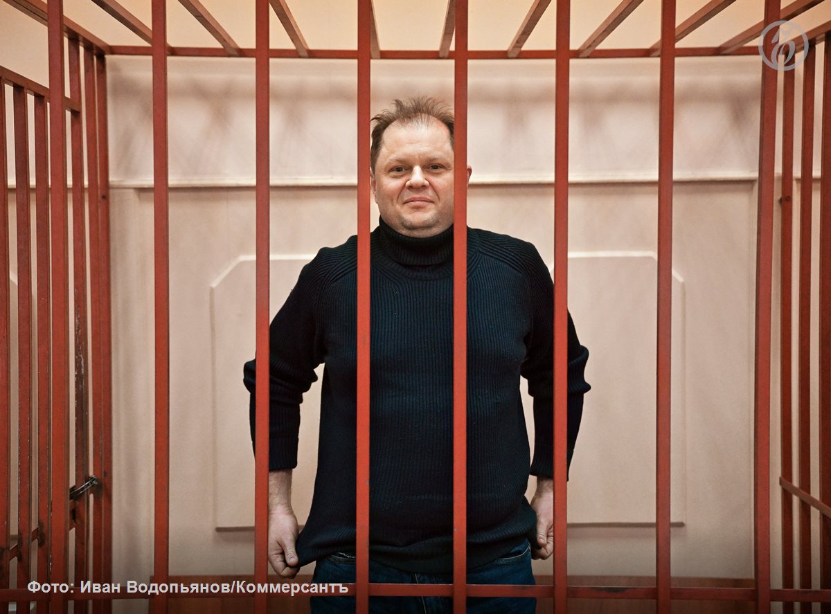 Суд в Москве вынес приговор экс-замминистра транспорта РФ Владимиру Токареву. Ему вменяли мошенничество при комплексной реконструкции ряда участков железных дорог в бытность первым замдиректора ООО «Спецтрансстрой», которое являлось подрядчиком ОАО РЖД. Однако приговорили к восьми годам за растрату. Вину бывший чиновник не признал, а его защита обжалует судебное решение. Подробнее — в материале «Железная дорога привела в колонию». Подписывайтесь на «Ъ» Оставляйте «бусты»