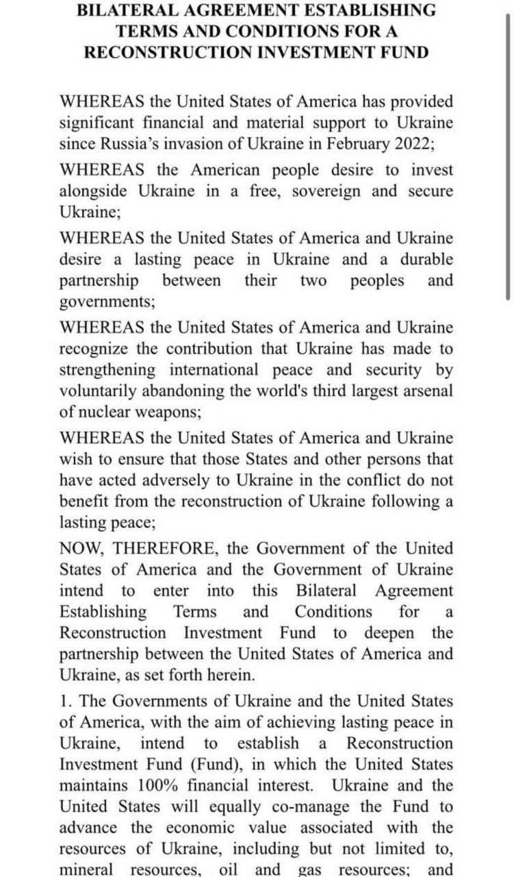 Текст проекта экономического соглашения США и Украины опубликовал журналист Axios Барак Давид, который утверждает, что получил его копию.  Согласно проекту документа в совместном фонде объемом 500 млрд долларов у США будет "стопроцентный финансовый интерес". Управление фондом будет осуществлять министерству финансов, министерству торговли и офису вице-президента США  то есть, фонд будет подконтрольный американцам .  Взамен США намерены взять на себя долгосрочные финансовые обязательства с целью построения "стабильной и экономически процветающей" Украины.  Украина обязуется направить в фонд восстановления сумму, которая вдвое превысит объем будущей финансовой помощи от США.  Напомним, против этого вчера пресс-конференции выступал Зеленский, заявив, что такой документ не подпишет.  Сайт "Страна"   X/Twitter   Прислать новость/фото/видео   Реклама на канале   Помощь