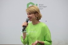 Заниматься этим бизнесом будет сложно что министр Оксана Лут сказала фермерам на Югагро 2025 В 2025 году министр сельского хозяйства Оксана Лут впервые посетила выставку Югагро 2025 Она осмотрела экспозицию а после этого выступила перед фермерами И говорила не столько о бюджете сколько о ситуации на рынке льготных кредитах и будущем КФХ в целом ЧИТАТЬ ПОДРОБНЕЕ