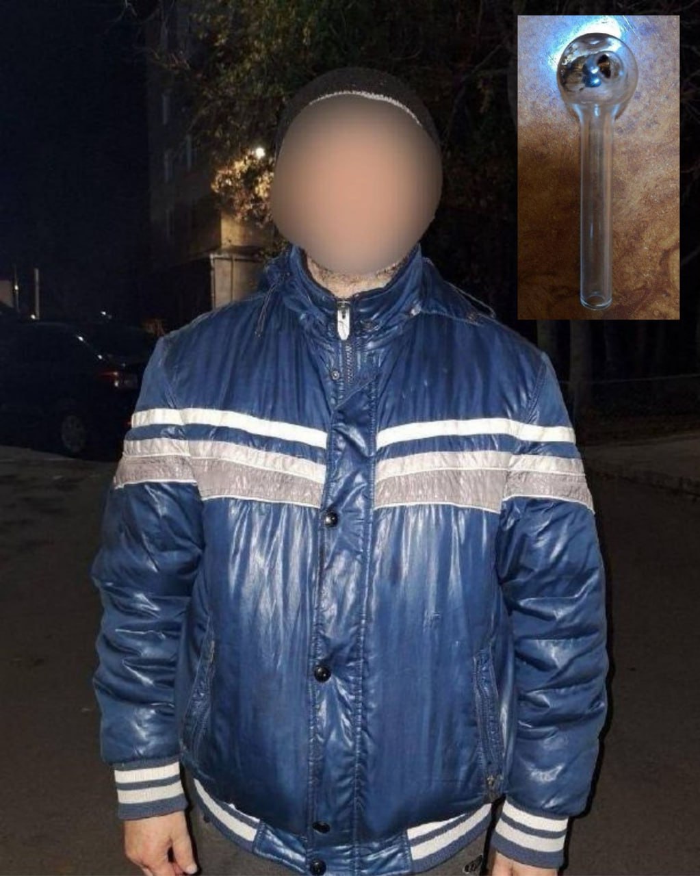 В Бельцах во время патрулирования на улице Штефан чел Маре экипаж карабинеров заметил мужчину с подозрительным поведением При беседе и добровольной проверке вещей 53 летний мужчина признался что употребил наркотические вещества и добровольно передал самодельное устройство предназначенное для их потребления Карабинеры действовали по установленным процедурам и вызвали оперативную группу Инспектората полиции Бельц Сотрудники полиции задокументировали инцидент и предприняли необходимые меры в соответствии с законом