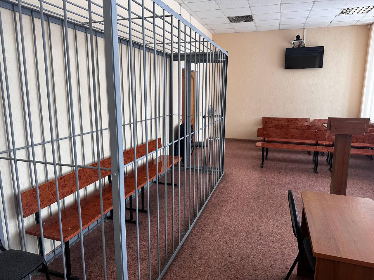 Жителя Веневского района осудили за телеграм-канал с детским порно Суд установил, что с начала 2024 года злоумышленник публиковал в своем телеграм-канале порнографические материалы с детьми. Кроме того, запрещенные фото и видео он присылал пользователям в личные сообщения, а также вел с ними откровенную переписку. Суд признал мужчину виновным и назначил наказание в виде 5 лет и 3 месяцев лишения свободы в колонии строгого режима. До вступления приговора в силу осужденный будет находиться под стражей. Источник Первый тульский