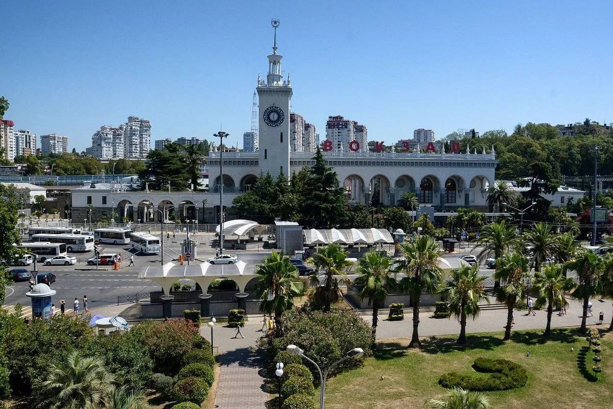 Краснодарский край вошел в топ 3 направлений по числу туристических поездок Число турпоездок по России за 8 месяцев 2025 го выросло на 5 в годовом выражении и превысило 61 млн сообщил вице премьер Дмитрий Чернышенко Наибольшее количество турпоездок приняли Москва 8 2 млн Краснодарский край 6 5 млн Санкт Петербург 4 8 млн В шестерку лидеров также вошли Московская область 3 8 млн поездок Республика Татарстан 2 млн Республика Крым 1 8 млн Кубанские Новости   Мы в MAX