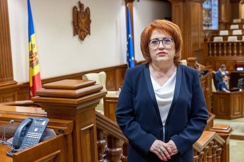Домника Маноле избрана председателем Конституционного суда  Ее избрали тайным голосованием судей на трехлетний срок после принесения присяги всеми членами КС.