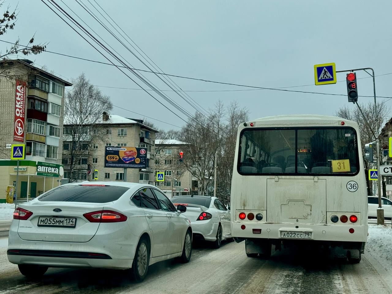 В Биробиджане количество поездок в месяц для льготной категории граждан останется прежней С 1 декабря стоимость проезда в городском общественном транспорте составит 35 рублей Корректировка вызвана ростом инфляции удорожанием топлива и индексацией тарифа на уровень роста потребительских цен Количество поездок в месяц для льготной категории граждан останется прежней Для активации социальной карты пенсионерам которые имеют право на получение мер социальной поддержки по проезду необходимо ежемесячно зачислять 950 рублей школьникам 1300 рублей Остальная сумма необходимая для активации соцкарты будет возмещаться за счет средств городского бюджета комментирует Ольга Холковская первый заместитель мэра Биробиджана   это хорошо а другим как Подпишись на нас в МAХ