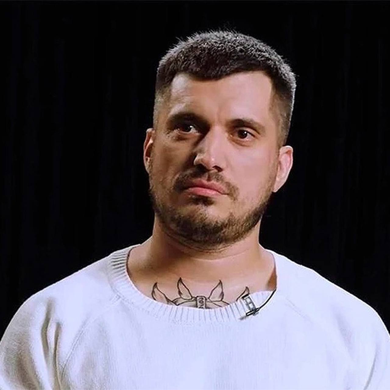 После жалоб воронежского активиста Андрея Згонникова Роскомнадзор начал блокировать треки рэпера Паши Техника. Згонников выразил недовольство творчеством музыканта еще в марте, обратившись в различные ведомства с требованием отменить его концерты в Воронеже и проверить песни на наличие нарушений. На данный момент РКН заблокировал три трека исполнителя, содержащие упоминания наркотиков и нецензурную лексику. По информации канала Mash, в перспективе ведомство может удалить большую часть музыки рэпера с площадок. Подписаться Типичный Воронеж