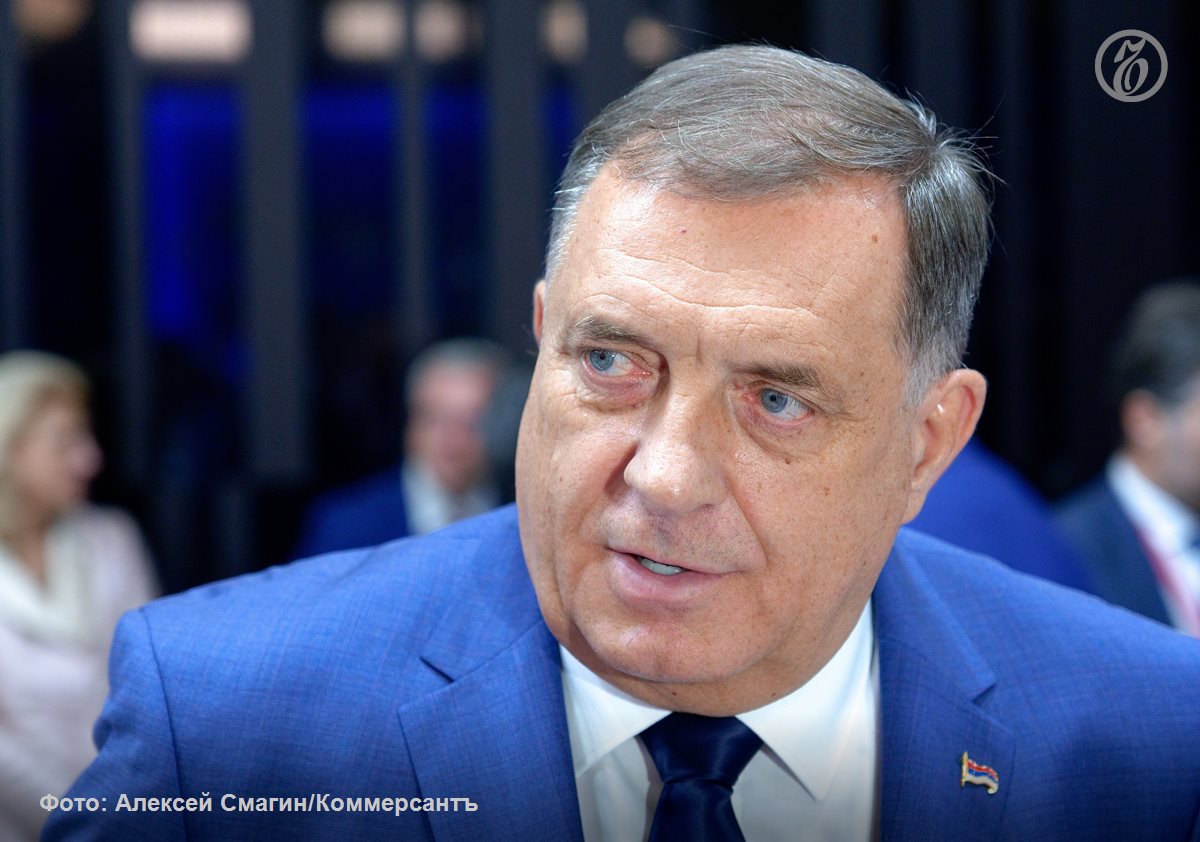 Мандат главы Республики Сербской Милорада Додика аннулирован, сообщает газета Dnevni Avaz. ЦИК Боснии и Герцеговины постановил провести досрочные выборы в энтитете.  Как отмечает издание, решение принято единогласно всеми членами ЦИК. Комиссия установит крайний срок подачи апелляции, после чего в течение 90 дней в республике должны пройти досрочные выборы.  26 февраля суд признал господина Додика виновным в неисполнении решений не утвержденного ООН «высокого представителя по Боснии и Герцеговине» Кристиана Шмидта и приговорил его заочно к году тюремного заключения и шести годам запрета на государственную и муниципальную службу, обвинив в подрыве конституционного порядка.    Подписывайтесь на «Ъ» Оставляйте «бусты»