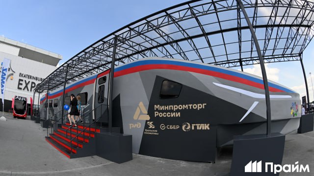 К моменту запуска ВСМ между Москвой и Петербургом по маршруту запустят 41 поезд  "Синара" уже получила заказ на их производство, сообщил вице-премьер Виталий Савельев.  Поезда будут ходить с частотой 10-15 минут.   Ожидается, что магистраль будет полностью запущена в 2028 году.   "Мы находимся в графике: и по строительству, и по документации, и по передаче земельных участков”, — подчеркнул вице-премьер.  #ВСМ #транспорт