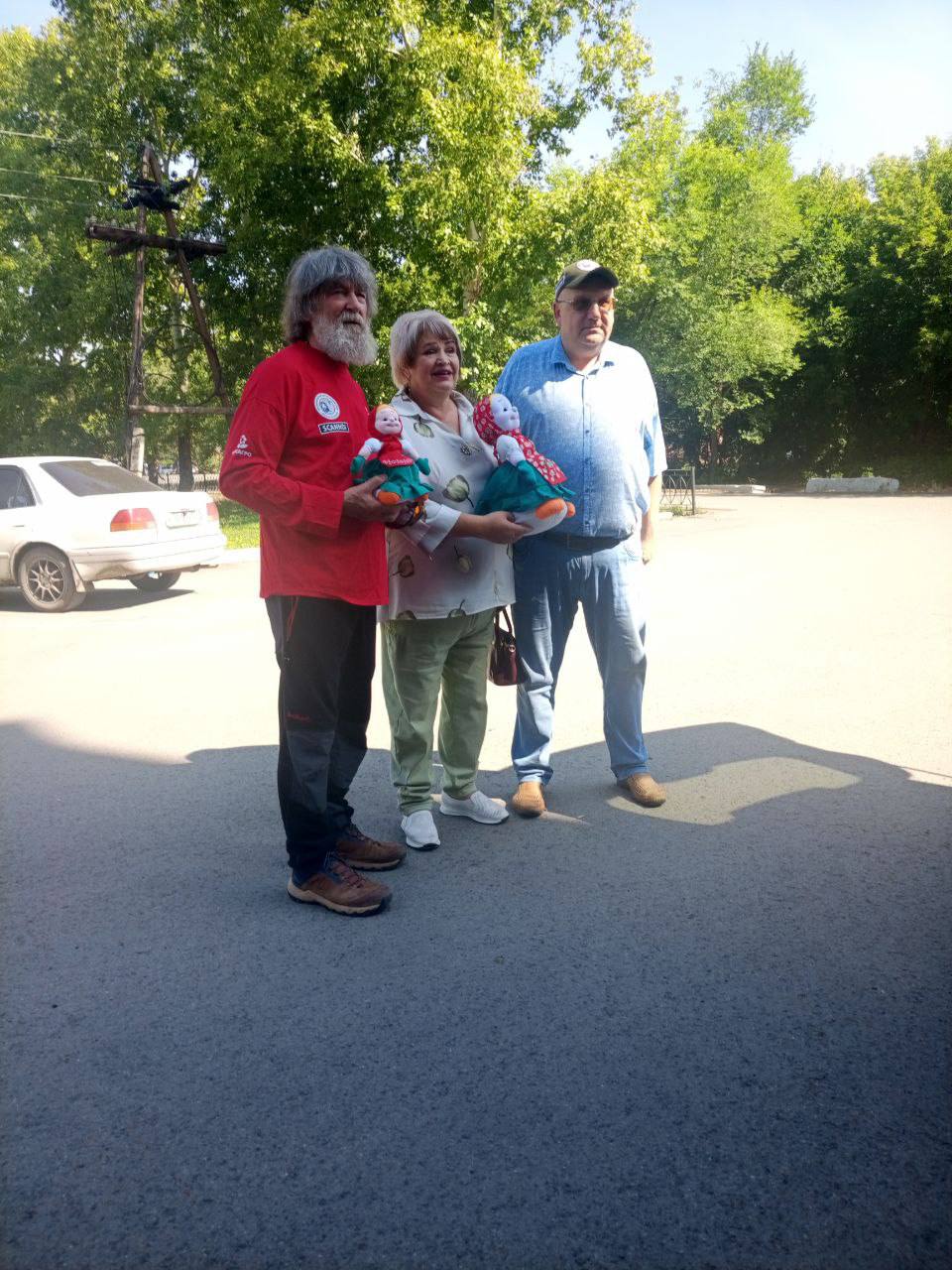 Легендарный путешественник Федор Конюхов приехал в Алейск Цель визита побить рекорд Гиннеса а именно взлететь на воздушном шаре на высоту 11 тысяч км Пожелаем Федору удачи
