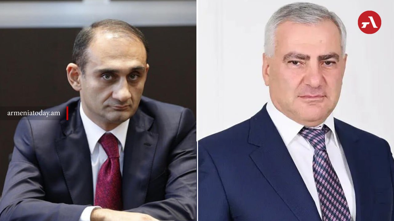 Правоохранители перевели экс руководителя Газпром Армения и экс председателя КГД Вардана Арутюняна в камеру президента ГК Ташир Самвела Карапетяна в СИЗО Ереван Кентрон чтобы прослушивать их возможные беседы пишет газета Жоховурд со ссылкой на источники По данным издания Арутюняна поместили в одну камеру с Карапетяном рассчитывая получить новые детали и выводы в рамках уголовного дела против бизнесмена Газета отметила что ожидания правоохранителей не оправдались Арутюнян и Карапетян в камере не обсуждали ничего что представляло бы интерес для следствия В итоге решили перевести Арутюняна в отдельную камеру сочтя их совместное пребывание бессмысленным Подписаться на нас