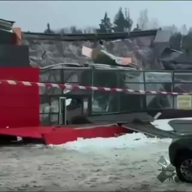 Обрушение здания магазина Пятёрочка под Зеленоградом из-за снега