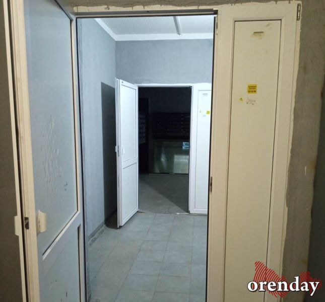 Orenday Оренбург Застройщиков предложили обязать размещать картины в подъездах Это дало бы площадку для демонстрации работ многим талантливым художникам считает замглавы комитета Госдумы по информполитике Андрей Свинцов Парламентарий отметил что это позволит хорошим художникам которых десятки тысяч продемонстрировать свои работы не ожидая многолетней очереди для проведения выставки Поддерживаете инициативу Поддерживаю Не поддерживаю Не знаю Мне все равно