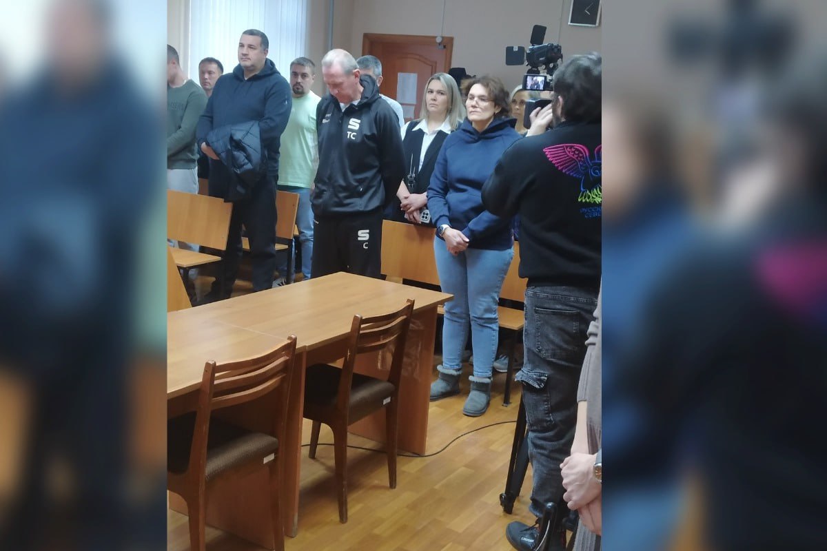 Трагедия в ФОКе условные приговоры руководителю и тренеру Полевской суд вынес приговор по делу о гибели 12 летнего подростка в бассейне Руководитель Вячеслав Мамочкин получил 2 года условно и штраф 200 тыс тренер Марина Васильева 2 года принудительных работ Суд признал их виновными в нарушении правил безопасности приведших к трагедии Фото пресс служба судов Свердловской области Подписаться на Уральский меридиан