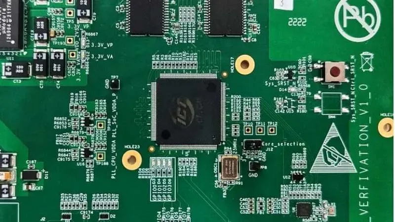 ИИ агент спроектировал полноценный процессор на RISC V за 12 часов промпт содержал всего 219 слов Французский стартап Verkor io похвастался что их ИИ система Design Conductor за 12 часов спроектировала полноценное ядро процессора на архитектуре RISC V Она получила на вход всего один документ задание на 219 слов и выдала готовую проверенную схему которую уже можно отправлять на следующий этап разработки Для сравнения обычное создание коммерческих чипов занимает от полутора до трёх лет Если такие подходы приживутся индустрию проектирования процессоров может серьёзно перетрясти ииагент проектирование разработкачипа искусственныйинтеллект Подробнее 3DNews в TG MAX VK