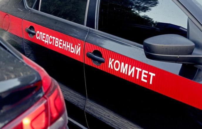 В Новороссийске арестовали имущество экс замначальника филиала ФГУП ГУСС на сумму 170 млн рублей Арест наложен на имущество бывшего заместителя начальника филиала Новороссийское строительное управление ФГУП Главное управление специального строительства ГУСС Дмитрия Таксиди на сумму 170 млн рублей Об этом ТАСС сообщили в пресс службе главного военного следственного управления СК РФ Военными следственными органами СК России расследуется уголовное дело в отношении бывшего заместителя начальника филиала Новороссийское строительное управление ФГУП Главное управление специального строительства Дмитрия Таксиди обвиняемого в злоупотреблении должностными полномочиями при выполнении государственного оборонного заказа и получении взятки В целях обеспечения приговора в части штрафа гражданского иска и имущественных взысканий по уголовному делу наложен арест на общую сумму свыше 170 млн рублей говорится в сообщении Следствием установлено что в 2021 году между государственным заказчиком и ФГУП Главное управление специального строительства заключен многомиллионный договор субподряда на завершение строительно монтажных работ в городе Новороссийске Краснодарского края Контроль за выполнением договора возлагался на Таксиди В 2021 2022 годах Таксиди злоупотребляя своими должностными полномочиями заключил вне конкурса договор на проведение строительных работ с коммерческой организацией и получил от ее представителя взятку в особо крупном размере за общее покровительство при выполнении договора В результате преступления условия контракта выполнены не были чем Минобороны России причинен ущерб в особо крупном размере По ходатайству военного следователя суд избрал Таксиди меру пресечения в виде заключения под стражу Подписаться на каналы Новости Подработка Помощь Мы в MAX Вещи даром