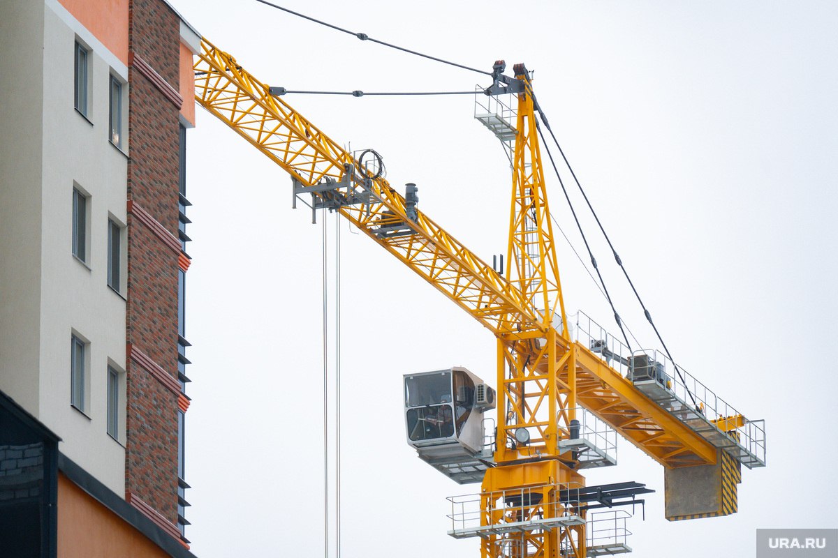 За шесть лет Пермский край улучшил жилищные условия 450 тысяч семей Об этом рассказал Спикер Заксобрания Прикамья Валерий Сухих на заседании Совета законодателей при Федеральном Собрании РФ Основной темой стали вопросы обеспечения доступности жилья и развития жилищной инфраструктуры Было отмечено что строительная отрасль вышла на показатели советского периода однако главным показателем остается доступность жилья За шесть лет регион улучшил жилищные условия 450 тысяч семей и обновил более 11 всего жилого фонда а к 2030 году обновление планируется довести до 20 рассказал спикер Заксобрания региона Валерий Сухих Подписаться Дать буст Мы в MAX