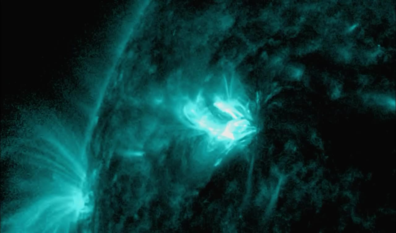 Три мощные вспышки на Солнце 1 февраля могут повлиять на Землю