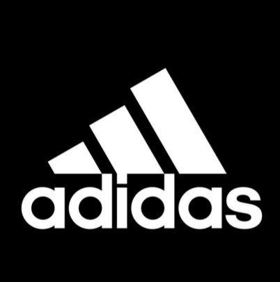 Три полоски возвращаются: компания Adidas регистрирует в России своей бренд. Под товарными знаками она сможет продавать и производить одежду, обувь, головные уборы, спортивные товары, ювелирные и парфюмерные изделия. #контекст Adidas приостановила работу магазинов в России весной 2022 года, но все это время продолжала оплачивать аренду. В октябре компания приняла решение окончательно свернуть бизнес в стране. При этом после ухода с российского рынка Adidas продавала свои товары через дистрибутора, сдав часть офисных и складских помещений в субаренду. По данным СМИ, бренд рассматривал возможность передачи российского подразделения иностранному инвестору. Изображение и информация: АГН "Москва"