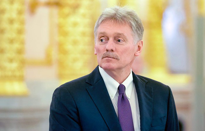Восстановление российско-американских отношений и украинское урегулирование являются двумя не зависящими друг от друга вопросами, заявил Дмитрий Песков "Это разные измерения. Мы занимаемся сейчас восстановлением наших отношений с Вашингтоном, налаживанием диалога. А украинское урегулирование и обеспечение наших национальных интересов - это другой вопрос. Они не зависят друг от друга", - сказал он. Так он ответил на вопрос, является ли восстановление отношений с США более актуальной темой, чем разрешение украинского кризиса. Фото: Михаил Синицын/РИА Новости