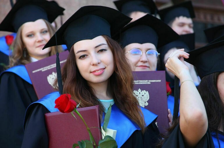 Молодых специалистов с дипломами, но без опыта хотят нанимать по квоте  В Госдуме соответствующий законопроект назвали рискованным.