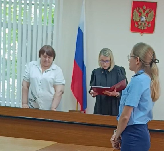 В ОМСКЕ СВЯЩЕННИК ПОЛУЧИЛ СРОК ЗА ПЕДОФИЛИЮ Советский районный суд Омска приговорил священника храма Русской православной церкви к 9 годам колонии по обвинению в педофилии, сообщили в объединенной пресс-службе омских судов. Священника РПЦ 35-летнего Николая Бабуру обвиняли в развращении 12-летнего мальчика. По информации СУСК России по Омской области иерей храма Нерукотворного Образа Спасителя в Омске приглашал ребенка к себе домой на ночь. Родители мальчика были не против, считая, что так ребенку удобнее ходить утром в церковь. Было возбуждено уголовное дело по статье 135 УК РФ развратные действия без применения насилия . "Приговором Советского районного суда Омска он признан виновным в совершении преступлений, предусмотренных статьей УК РФ "развратные действия" и "покушение на совершение действий сексуального характера с лицом, не достигшим 14-летнего возраста", наказание - 9 лет лишения свободы в колонии строгого режима", - сообщили в пресс-службе. Бабура также лишен права на 15 лет занимать должности в РПЦ и заниматься церковной деятельностью.