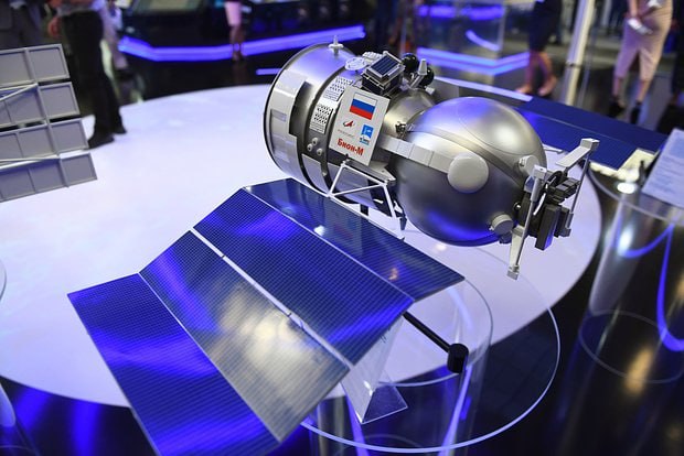 «РОСКОСМОС»   ЗАПУСК БИОСПУТНИКА «БИОН-М» № 2 ПО-ПРЕЖНЕМУ НАМЕЧЕН НА 20 АВГУСТА  Запуск биологического спутника «Бион-М» № 2 по-прежнему намечен на 20 августа, подтвердила в Telegram госкорпорация «Роскосмос».  Там уточнили, что космический аппарат заправлен топливом и сжатыми газами.   «Старт спутника — 20 августа», — сообщили в компании.  Фото: Сергей Мамонтов / РИА Новости  #аврорамедиа_роскосмос    Telegram-экосистема АВРОРА МЕДИА МЕДИА   НОВОСТИ   РЕГИОН   ЛАЙФ   СПОРТ   ГЕРЛЗ   ХАЙТЕК   ПЕРСОНЫ   ИНСАЙД   КРИМИНАЛ   МОЛОДОСТЬ   LIVE   АВРОРА МЕДИА YOUTUBE   RUTUBE
