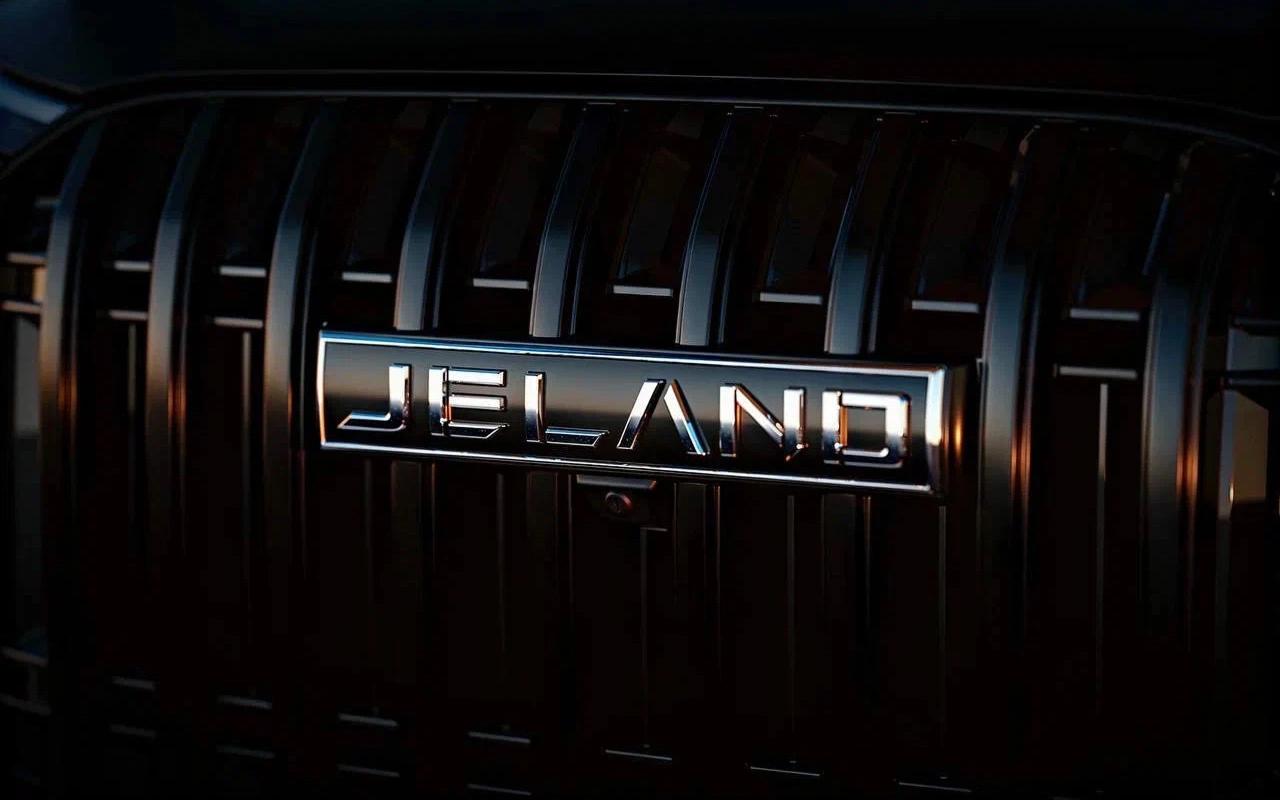 АГР анонсировал новый автомобильный бренд Jeland Как сообщила пресс служба холдинга марка создается в сотрудничестве с китайской компанией Defetoo она же является партнером АГР в производстве автомобилей под маркой Tenet представляющие из себя перелицованные Chery На данный момент неизвестно какие автомобили намерены выпускать под брендом Jeland АГР заявляет что новые машины будут созданы с фокусом на ключевые сегменты рынка Автомобили модельного ряда созданы с фокусом на ключевые сегменты рынка разработаны с учетом ожиданий российских автолюбителей и предполагают сочетание выразительного дизайна выносливости и технологической продуманности обеспечивающих уверенную эксплуатацию в условиях российских дорог и климата Визуальная концепция бренда ориентирована на формирование узнаваемого характера и современного дизайн кода говорится в заявлении компании Старт производства автомобилей Jeland запланирован на первую половину 2026 года В компании не уточнили место сборки машин Подписаться на телеграм канал Autonews
