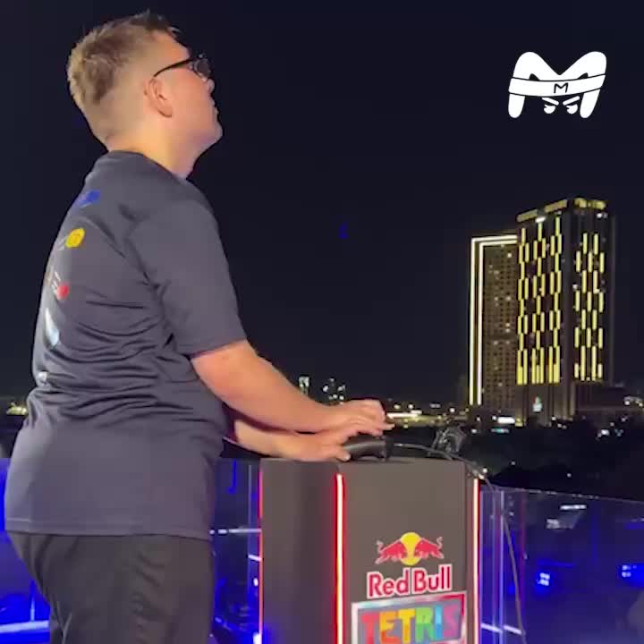 В Дубае установлен мировой рекорд в Тетрис с помощью 4000 дронов