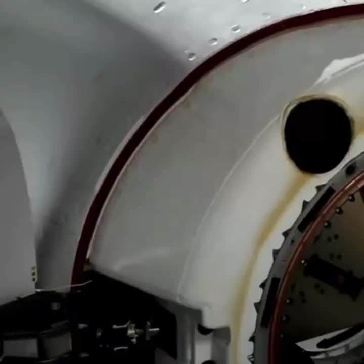 Crew Dragon с космонавтом Песковым отстыковался от МКС и направляется к Калифорнии