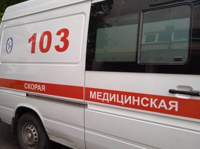 В Кисловодске пять человек отравились угарным газом Инцидент произошел в поселке Левоберезовском накануне На место приехали две бригады скорой помощи и одна бригада сотрудников горгаза В результате дети 2024 и 2014 годов рождения отпущены домой им назначено амбулаторное лечение Ребенок 2012 года рождения госпитализирован в реанимацию а двое взрослых отправлены в отделение терапии Как сообщил глава города курорта предположительная причина происшествия отсутствие тяги от газовой колонки ГТРК Ставрополье Читайте нас в MAX