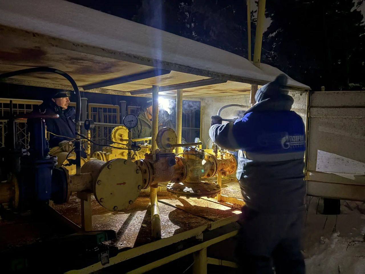 Ленина 59 Подача газа в сетях высокого давления возобновлена в Первомайском районе Об этом сообщили в Минстрое Алтайского края со ссылкой на инженерно газовые службы региона К полуночи 23 января восстановлено газоснабжение пункта редуцирования газа а также в сетях высокого давления Газ возвращается в населённые пункты Фирсово Бобровка и Лесной Аварийно диспетчерской службой проводятся работы по запуску газоиспользующего оборудования в том числе в домах потребителей Завершаются работы на сетях газораспределения внутри посёлков попавших под ограничение Причиной перебоя подачи газа стало обледенение оборудования газорегуляторного пункта Его функционирование восстановлено в полном объёме несмотря на подробнее на канале Ленина 59