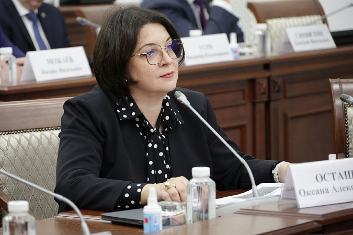 В Тульской области стартовала приемная кампания в колледжи и техникумы В будущем учебном году прием на первый курс ведут 45 колледжей по 108 профессиям и специальностям. В 24 колледжах, подведомственных министерству образования, открыт прием по 23 профессиям, 65 специальностям и 13 адаптированным программам профессионального обучения для лиц с ОВЗ. На 2025-26 учебный год в колледжах выделено 8323 бюджетных места, из них 7866 мест будут финансироваться из регионального бюджета, а 457 - из федерального. ↗ Подпишись на «Тула №1» Прислать новость / задать вопрос