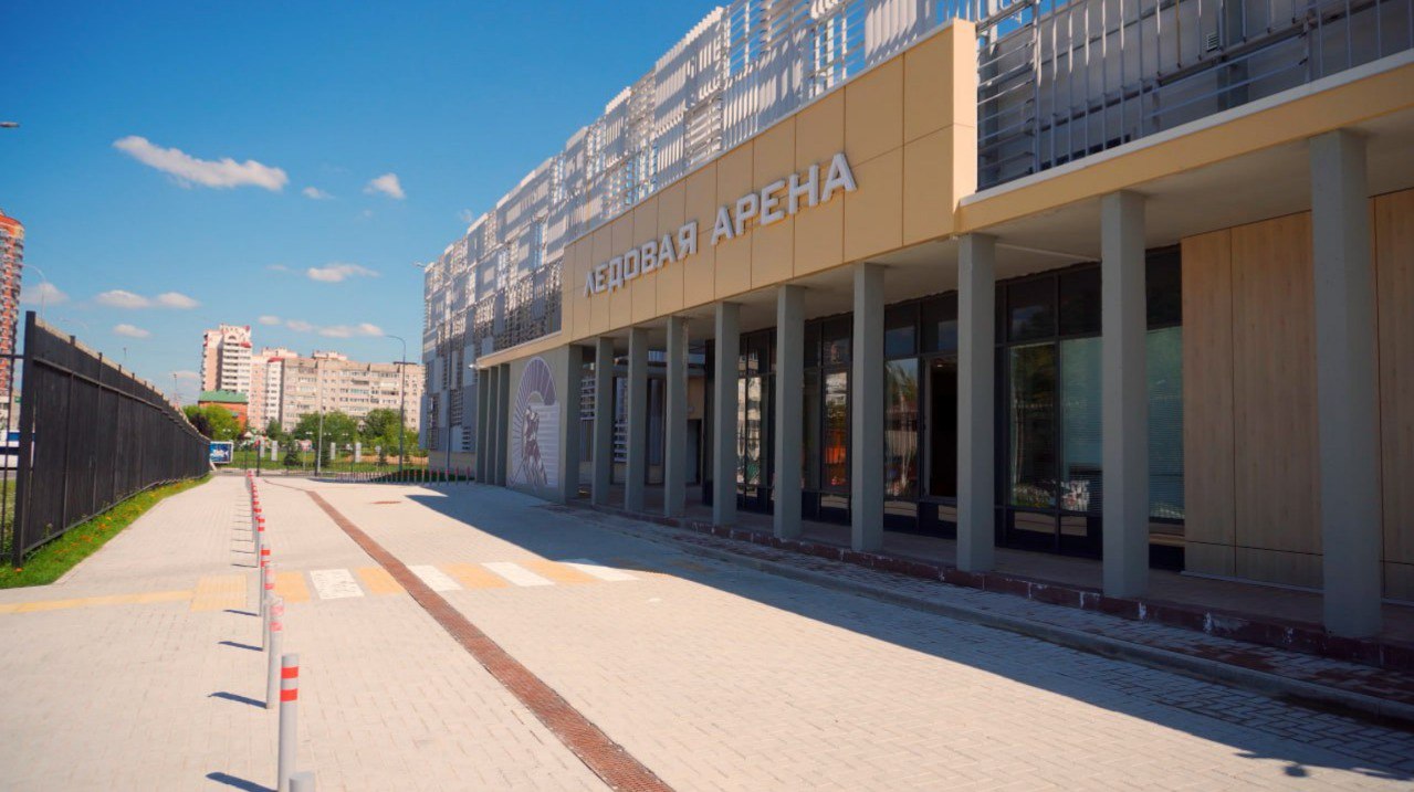 Ледовая арена стадиона «Авангард» открылась после обновления ледового покрытия. Проведённые работы обеспечивают идеальные условия для хоккея, фигурного и массового катания. Новости Домодедова Подписаться