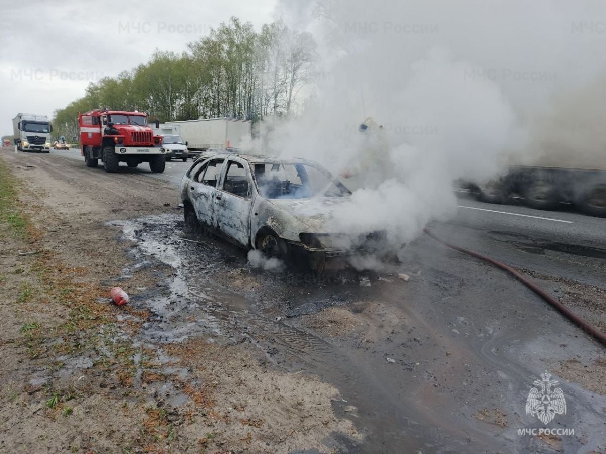 Во Владимирской области на трассе М-7 вспыхнула легковушка Во Владимирской области вспыхнула легковушка на трассе М-7. К тушению пожара привлекались 2 единицы техники и 5 человек личного состава. ↗ Прислать новость Подписаться