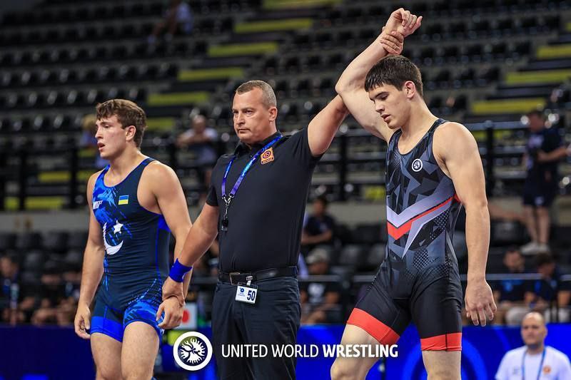 Давид Дзебисов стал чемпионом мира по вольной борьбе среди спортсменов не старше 17 лет  Осетинский борец завоевал золотую медаль в весовой категории до 92 кг. В решающей схватке Дзебисов одержал победу над иранским борцом Амирали Ализаденом со счетом 4:2.  Добавим, на пути к финалу Дзебисов одолел Саида Пашева из Азербайджана, Самира Ибишова из Украины и Бейбарыса Ергали из Казахстана. Общий счёт трех схваток - 26:3.   Давид Дзебисов - воспитанник спортшколы по вольной борьбе имени Сослана Андиева, представляет клуб «Аланы». Тренер - Олег Калагов.